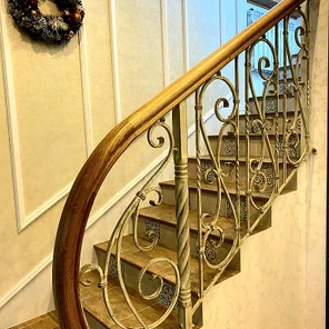 Поручень переходящий в гнутый