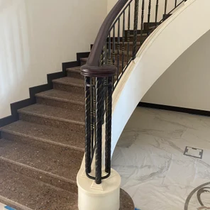 Поручень на кованную лестницу