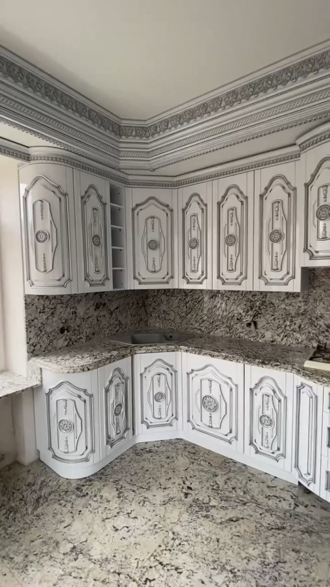Кухня «Версаль» (Белый глянец с серебряной патиной) 
